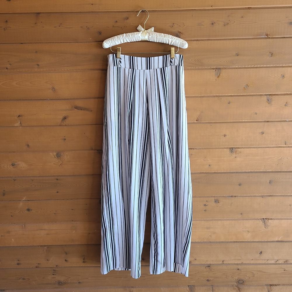Vici Black White High Rise Wide Leg Flowy Pant Medium Smock Back Bottom